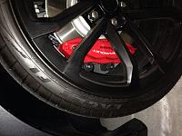 Brembo brakeslooks great in red with the black rims.